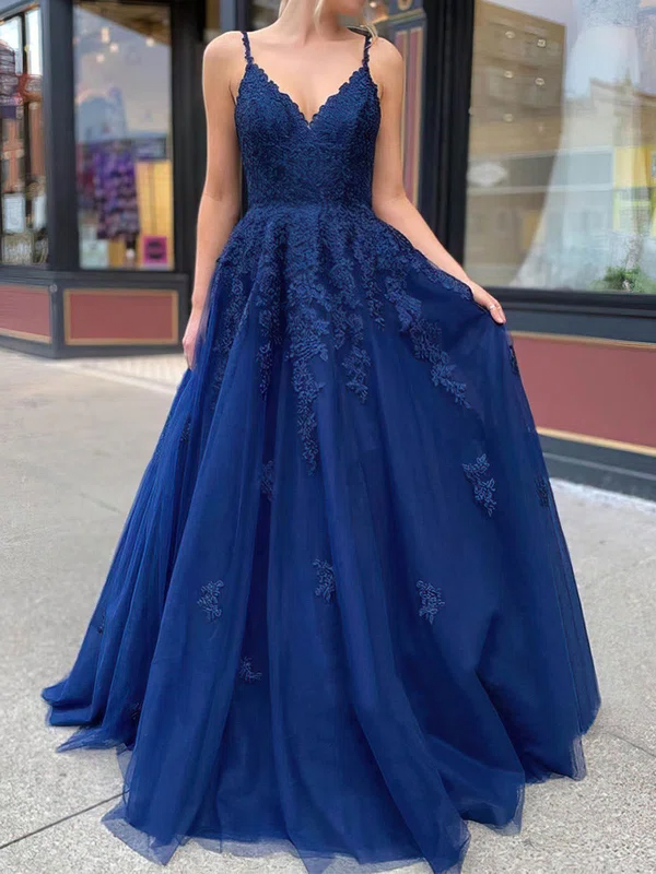 V-neck Tulle Ball Gown Prom Dress With Appliques
